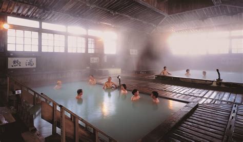 Sukayu Onsen Bath Of A Thousand Bathers Is The Best Way To End A Ski
