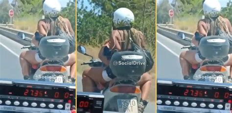 Un Motorista Masturba A Su Pasajera Mientras Conduce