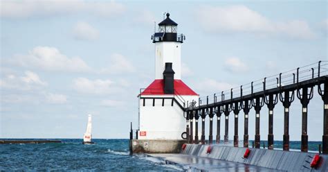 Rush In The Region Michigan Citys Lighthouses Valpolife