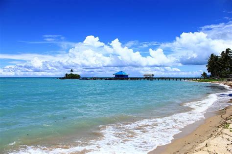 Mereka tiba di bandara hang nadim batam pada 2 februari pukul 08.45 wib yang kemudian langsung dibawa ke pangkalan udara raden sadjad, kepulauan natuna. 8 Deretan Wisata Menarik di Natuna | Indonesia Traveler