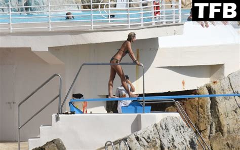 Hot Lady Victoria Hervey Flashes Her Nude Ass At Hotel Du Cap Eden