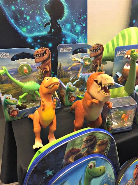 Hot For Christmas The Good Dinosaur Toys And Disney Infinity 3 0 Sippy Cup Mom