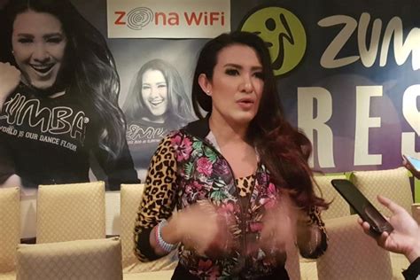 Mengapa Liza Natalia Cocok Menjadi Brand Ambassador Zumba?