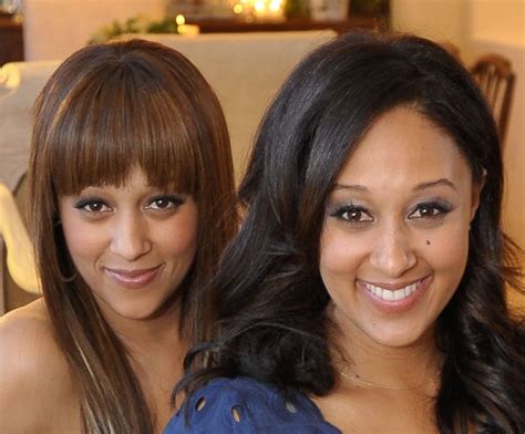 Pin By Paige Mulligan On Tia And Tamera Twins Tia And Tamera Mowry Tamera Mowry Book Marketing