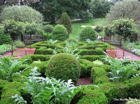 Herb gardens are happy places. Martha Stewart's beautiful Culinary Herb Garden. Source ...