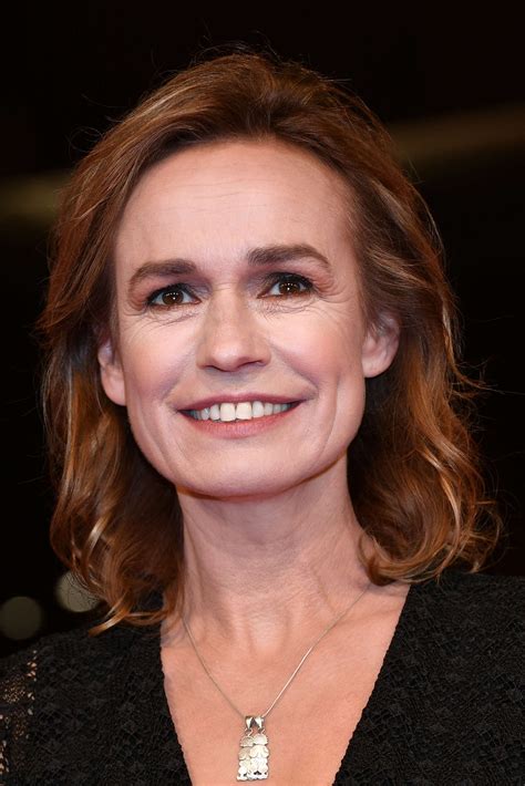 Elle sera bientôt à l'affiche de la web série derby girl, diffusée prochainement sur francetv slash. Sandrine Bonnaire raconte "les coups" de son ex