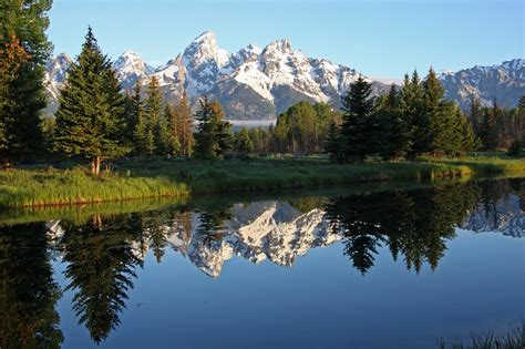 Here's what to see and do in the world's first national park. Rockies & Yellowstone National Park - Complete North America