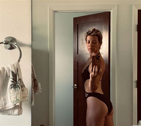 Evangeline Lilly Looks Sexy In A Swimsuit Pics Video