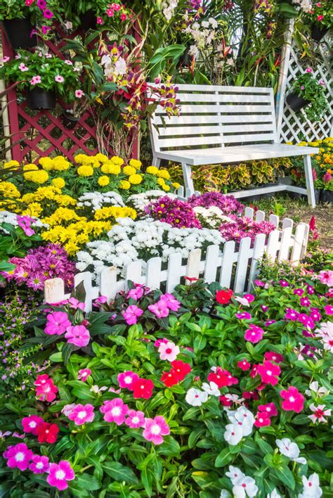Blooms brighten in these flower garden ideas. 39 Pretty Small Garden Ideas