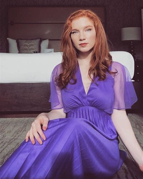 Annalise Basso En Instagram “ Ritahayworthvibes” Pretty Redhead Red Hair Woman Beautiful