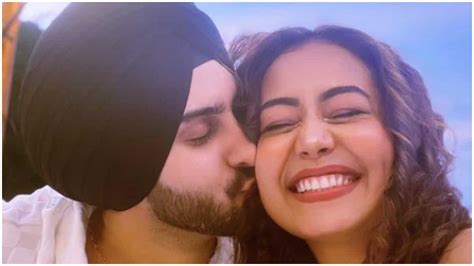 Amid Rumours Of Trouble In Marriage Neha Kakkar Posts Romantic Pictures With Husband Rohanpreet