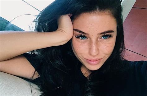 Black Hair Blue Eyes And Freckles Olivefirthy No She Does Not Awesome Black Hair Blue