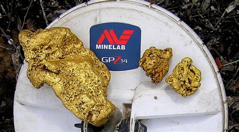 Using a metal detector, the man who has not he walked into my shop and showed me the nugget in his hand with a big smile on my face. This Australian man just found a massive 4kg gold nugget ...