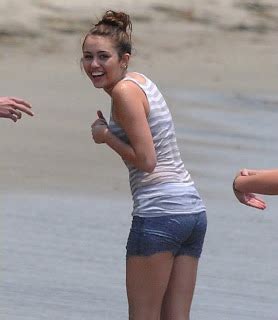 Miley Cyrus Candid Pics
