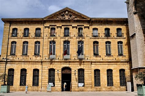 Its summit is 1147 m. Saint-Maximin-la-Sainte-Baume - Klein aber fein - provence ...