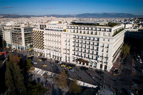Εκκενώθηκε η Εθνική Τράπεζα στο Σύνταγμα μετά από ...