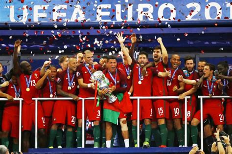 La afición de islandia se vuelca con su selección. Portugal: Un Inesperado Campeón de la Eurocopa | EnPelotas.com