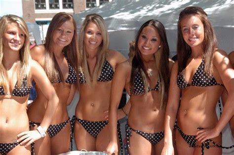 Bikini Clad Girls Of Carolinas Miami Beach California Com Imagens