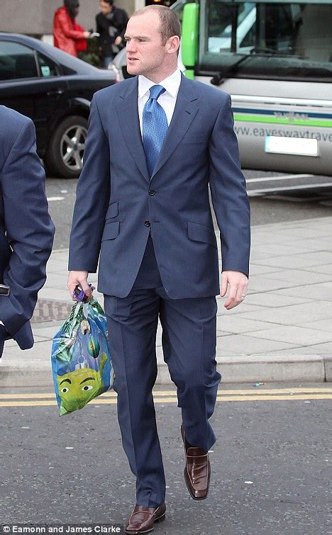 Scegli tra immagini premium su rooney shrek della migliore qualità. Wayne Rooney carries bag featuring his lookalike Shrek the ...