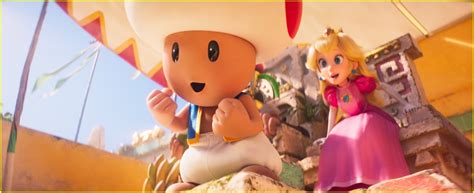 Princess Peach And Toad Get Ready To Fight In Super Mario Bros Trailer