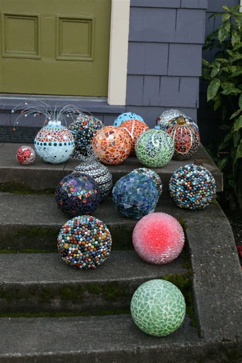 A beautiful mosaic bowling ball. Yard Garden and Patio Show | Bowling ball art, Garden ...