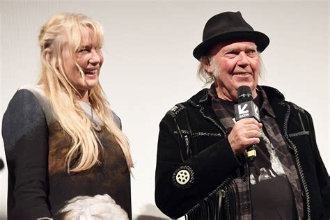 Inside Daryl Hannah And Neil Youngs Intimate Wedding Ceremony On Yacht