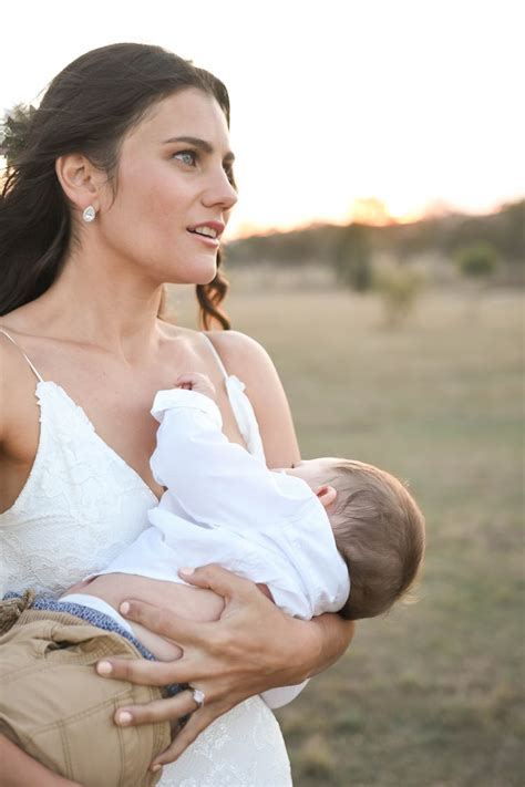 24 beautiful pictures of breastfeeding brides that will take your breath away