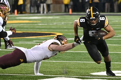 Notre Dame Football: What’s going on with the Irish and the transfer