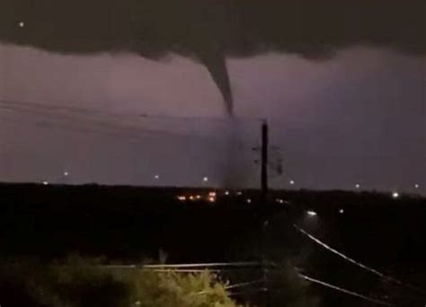 Tornado Strikes Dallas Cutting Power To Thousands Bbc News