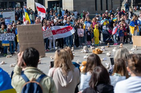 Demo In Köln Blau Gelbes Kreuz Gedenkt Getöteter Ukrainischer Kinder