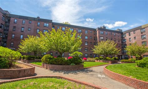 With many of us now spending most of our time indoors, images of lavish celebrity homes in magazines seem to taunt us with their expansiveness. Drake House Rentals - New Rochelle, NY | Apartments.com