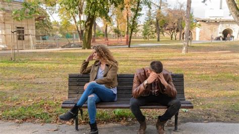 important signs to indicate that your relationship is doomed