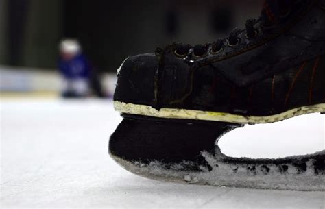 Hockey Skates Vs Figure Skates What Are The Differences Banff