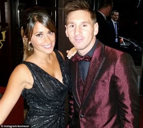 Born on 26th february, 1988 in rosario, argentina, she is famous for being lionel messi`s girlfriend. Lionel Messi enjoys a day in the snow with girlfriend ...