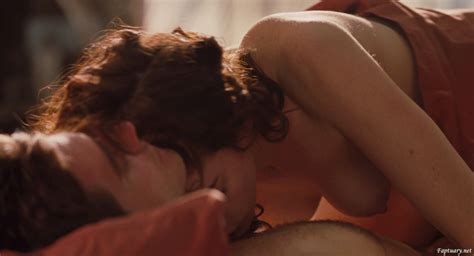 Anne Hathaway Desnuda En Love And Other Drugs
