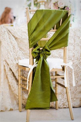 Need an idea for adding that extra touch to your wedding or event? To brooch and to bow… Chiavari chair sashes.