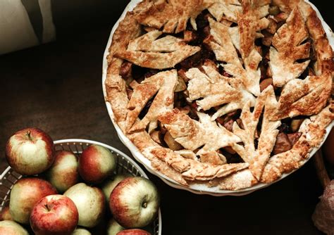 History Of Apple Pie The Adopted American Symbol Manyeats