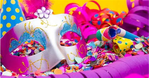 Original title of this film is 'feriado' and it is set in the turbulent financial times around the millennium. Carnaval não é feriado em grande parte do país; tire ...