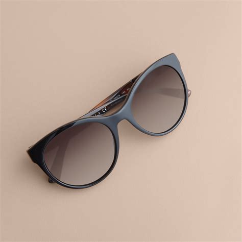 Check Detail Round Frame Sunglasses In Black Women Burberry United States