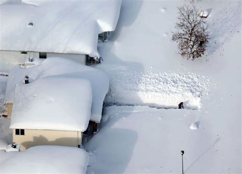 Heavy Snow Keeps Falling In Buffalo Area Straining Nerves