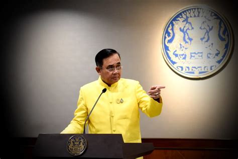 คณะก้าวหน้า เราจึงขอประกาศจุดยืนต่อกรณีนี้อีกครั้ง # กูไม่เอานายกพระราชทาน # นายกรัฐมนตรีต้องมาจากประชาชน. นายกฯ เผย ร.10 พระราชทานทรัพย์ส่วนพระองค์ เลี้ยงขอบคุณ ปชช ...
