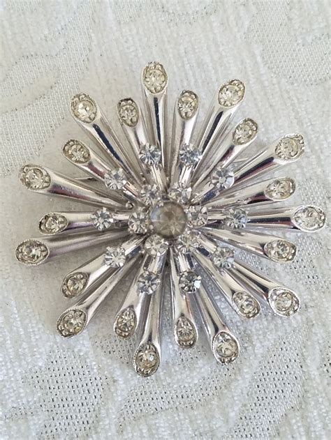 Vintage 1950s Crystal Rhinestone Starburst Brooch Silvertone Setting