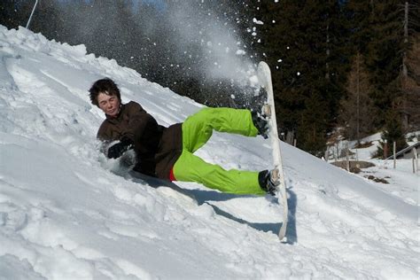 Why Snowboarding Is Easier On Your Knees Than Skiing