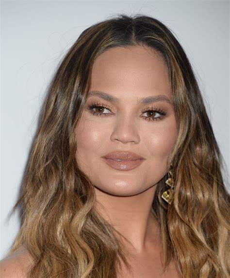 Chrissy Teigen Style Clothes Outfits And Fashion Celebmafia