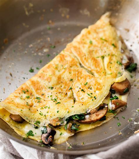 Once that is done, add in the seasoned salt, garlic powder, diced ham, green and red bell peppers, diced roma tomatoes, finely diced onion. Cheesy Mushroom and Spinach Omelet - The Chunky Chef