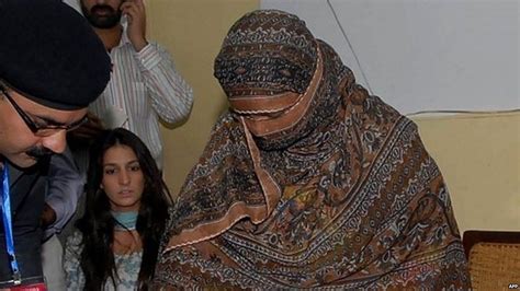 Pakistan Supreme Court Suspends Asia Bibi Death Sentence Bbc News