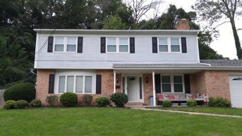 Help Us Update The Exterior Of Our 70s Colonial