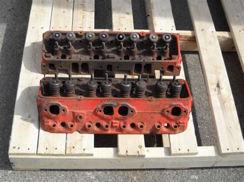 Pair Of Small Block Chevy Cylinder Heads 333882 1974 1980 350400 76cc