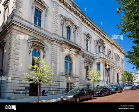 The George Peabody Library Baltimore Hi Res Stock Photography And