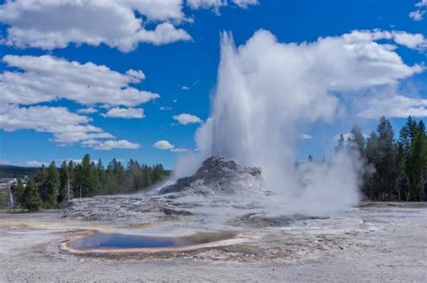 10 Top Things To See In Yellowstone National Park Savored Journeys